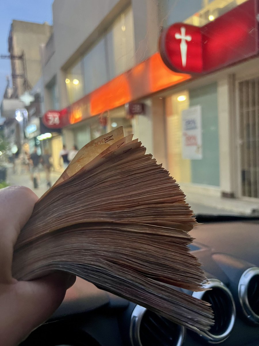 Qué bueno que es tener #cuentaempresa en <a href="/BancoGalicia/">Galicia</a> y poder hacer órdenes de extracción en cajeros exclusivos para clientes. Y encima me canceló la extracción y no me dio todo lo que pedí extraer.