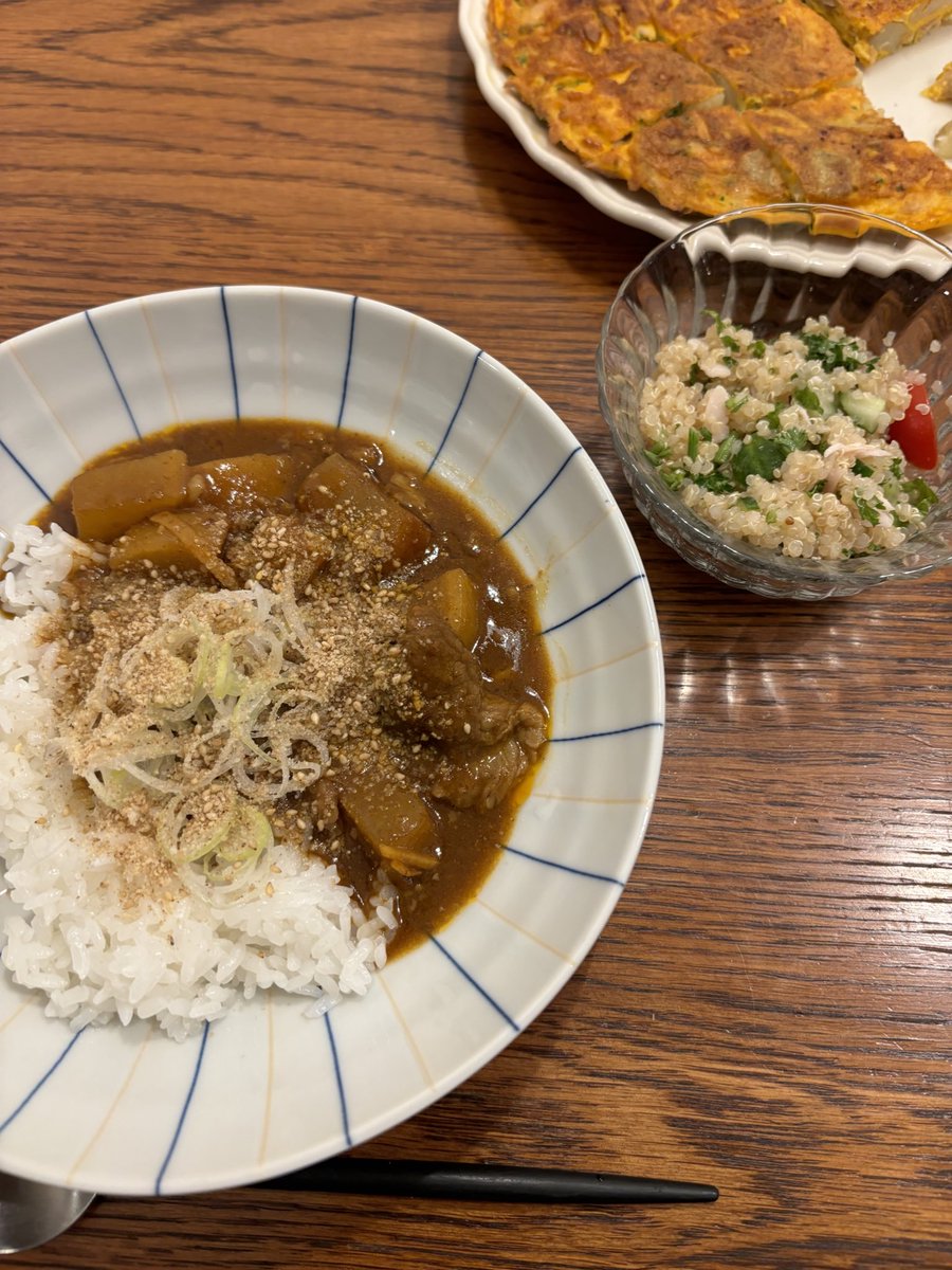 a___a_j's tweet photo. また料理熱が下降気味で、、レッスンも全く追えない😢
うどんはチャレンジしてみたいから、今更辞めるのもなーって感じだけど悩み中◎
でも過去レシピは財産なので、お肉屋さんで頂いた牛すじはカレーに🫶
スパニッシュオムレツも久々に！
やっぱり久々にちゃんと作ると美味しいのよね。。 https://t.co/aCqQBRS8mq