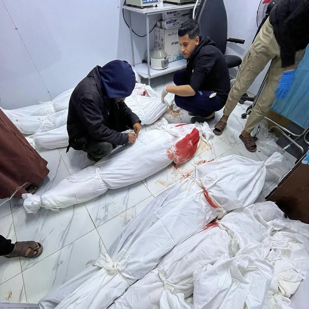 Ey koltuk sahipleri, ey yetkililer! 

Ey makamları uğruna şu vahşete  müdahale etme cesareti gösteremeyen sözüm ona Müslüman devlet başkanları.

Yine İslam Birliği Teşkilatını toplayıp güzel bir iftar yapıp kınama mı yayınlayacaksınız?

Gazze kan ağlıyor kan!