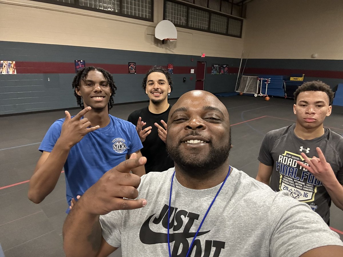 We had some RNG alumni in the building today! <a href="/jay/">Jay</a>.valid1 is playing at SNU &amp; <a href="/1x/">1x</a>.sergio is playing at Ventura College! Proud to see these kids flourishing!