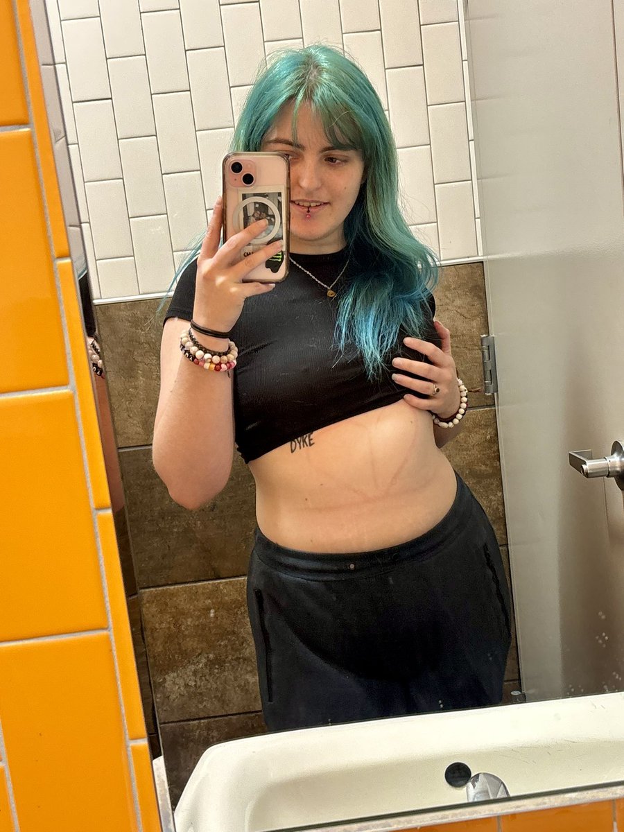 V4NP4LM3R's tweet photo. time to show off my dyke tat https://t.co/nIhlEwLLyj