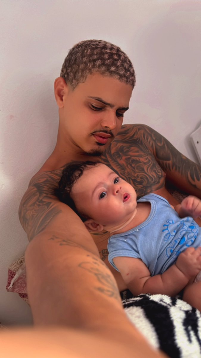 Nunca imaginei que seria tão gratificante ser seu pai, te amo meu mnr, pra sempre vai ser nós pra tudo 🤴🥹🥰