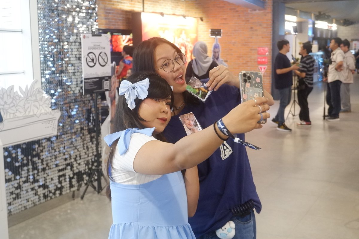 ArisaShen's tweet image. Hallo! Mau cerita pengalaman nobar aku di ZEROBASEONE in Cinema di CGV GI. Bela-belain dari Jepara ke Jakarta, datang sendiri, pas regist bertiga, pas trade PC ketemu temen zerose lain, pas di studio makin banyak zerose💕seru!
@zerobaseone_INA @zero4se @ZER0_2E #NobarBarengZEROSE