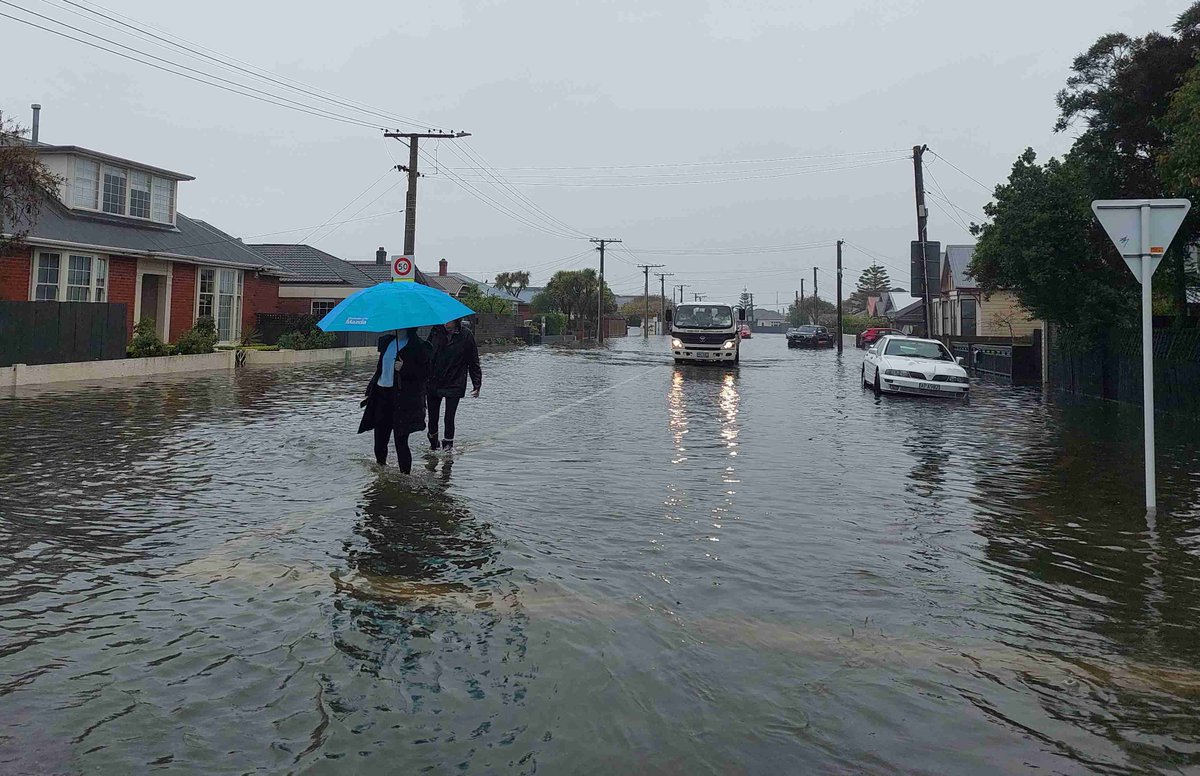 South Dunedin’s flood risk has been in the media spotlight. Much of the science underpinning these risk assessments comes from research led by GNS’s Simon Cox, recently featured in EOS eos.org/research-spotl… 📷Hannah Harland /South Dunedin Futures Programme, Dunedin City Council