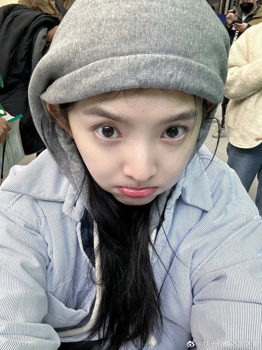 mopiyapoun's tweet image. ยัยน้อนคือแสบซนจีงงงงงง ชอบทำหน้าทะเล้นจริงๆ🤣💕 มีคนแบบรั่วหนานอยู่ชีวิตต้องมีแต่ความสดใสมากแน่ๆ

#章若楠 #zhangruonan #จางรั่วหนาน #วันนี้วันไหนยังไงก็เธอ #TheFirstFrost