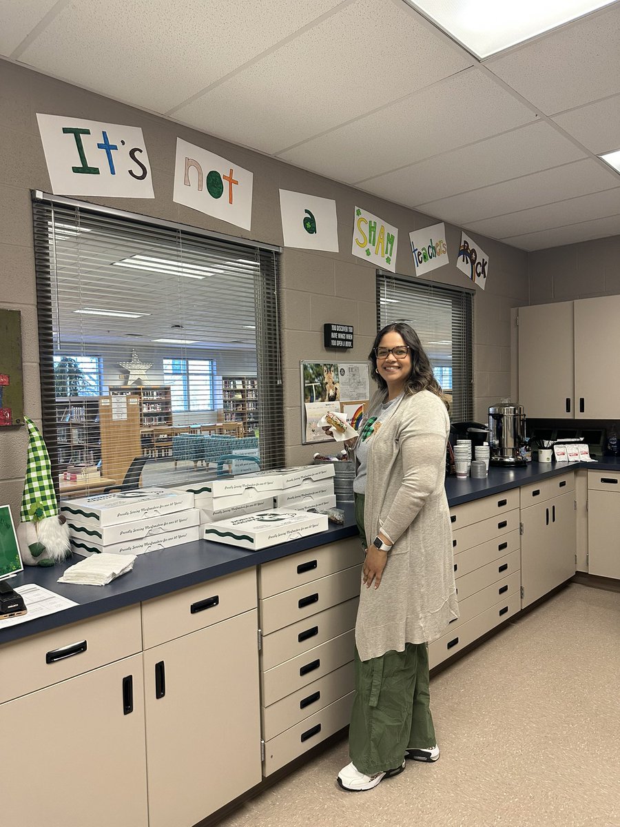 SiegelLibrary's tweet image. It was a “lucky” day in the library celebrating Siegel’s amazing teachers and highlighting the many ways the @SiegelLibrary supports @SiegelHighStars faculty! 🍀