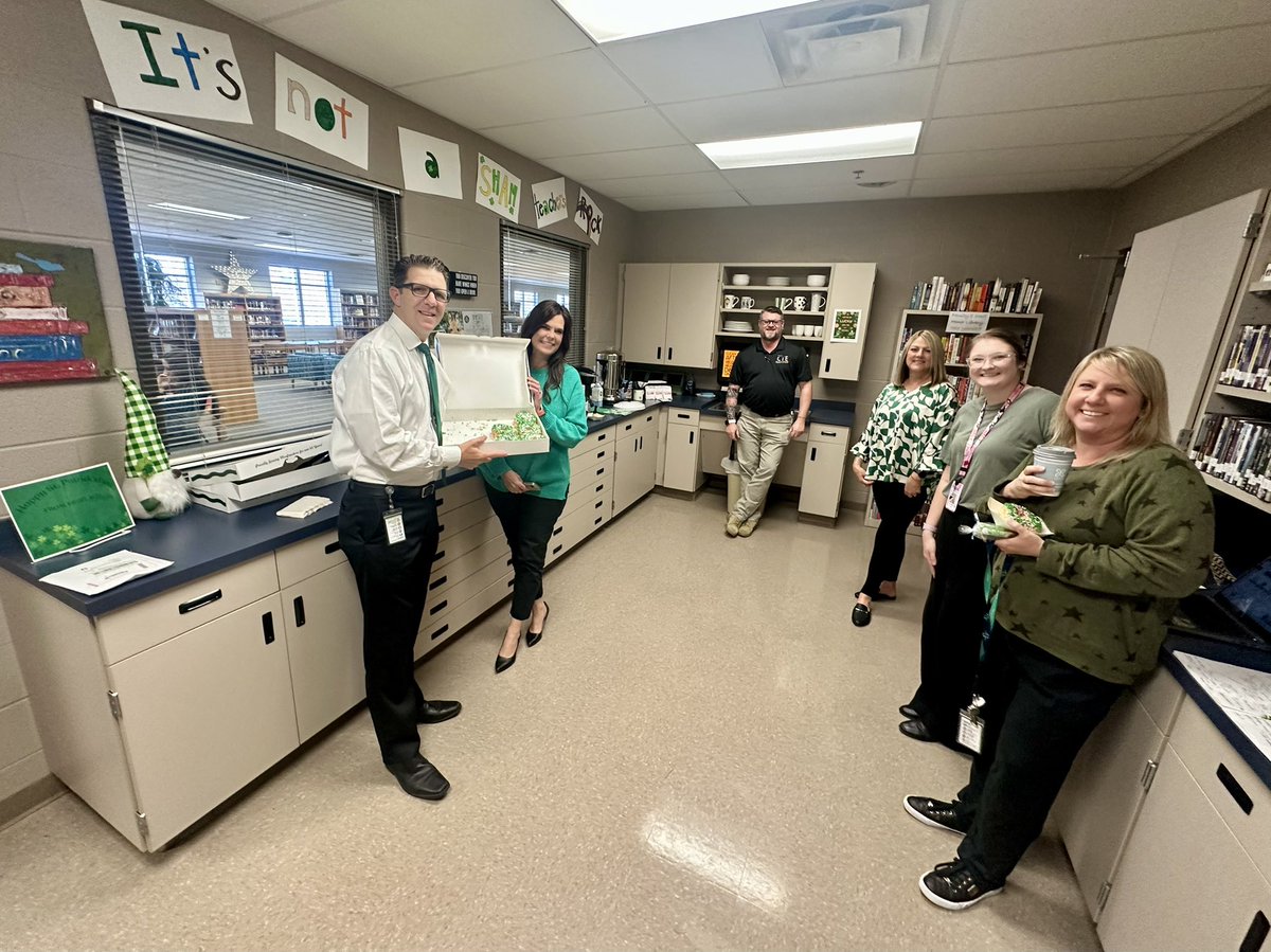 SiegelLibrary's tweet image. It was a “lucky” day in the library celebrating Siegel’s amazing teachers and highlighting the many ways the @SiegelLibrary supports @SiegelHighStars faculty! 🍀