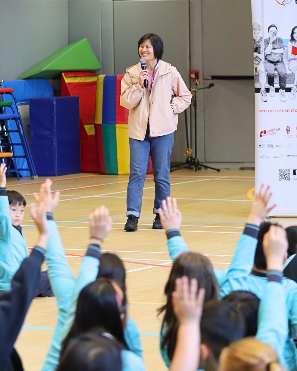NAISHongKong's tweet image. 🎨📚 Maple Lam, an award-winning children’s book author and illustrator, to inspire our Year 3 and 4 students! Students were captivated by her behind-the-scenes process of creating comics and the fascinating origin story of her exciting series! 🌟✍️
#NAISHongKong#AuthorVisit