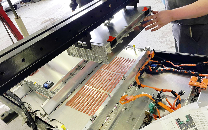 TechnologyAok's tweet image. Thermal conductivity gel plays a pivotal role in boosting the performance of industrial electric vehicle (EV) batteries by addressing one of their biggest challenges: Heat management. 
#ThermalConductivityGel #ThermallyConductiveGel #HeatConductiveGel #HeatTransferGel #ThermalGel