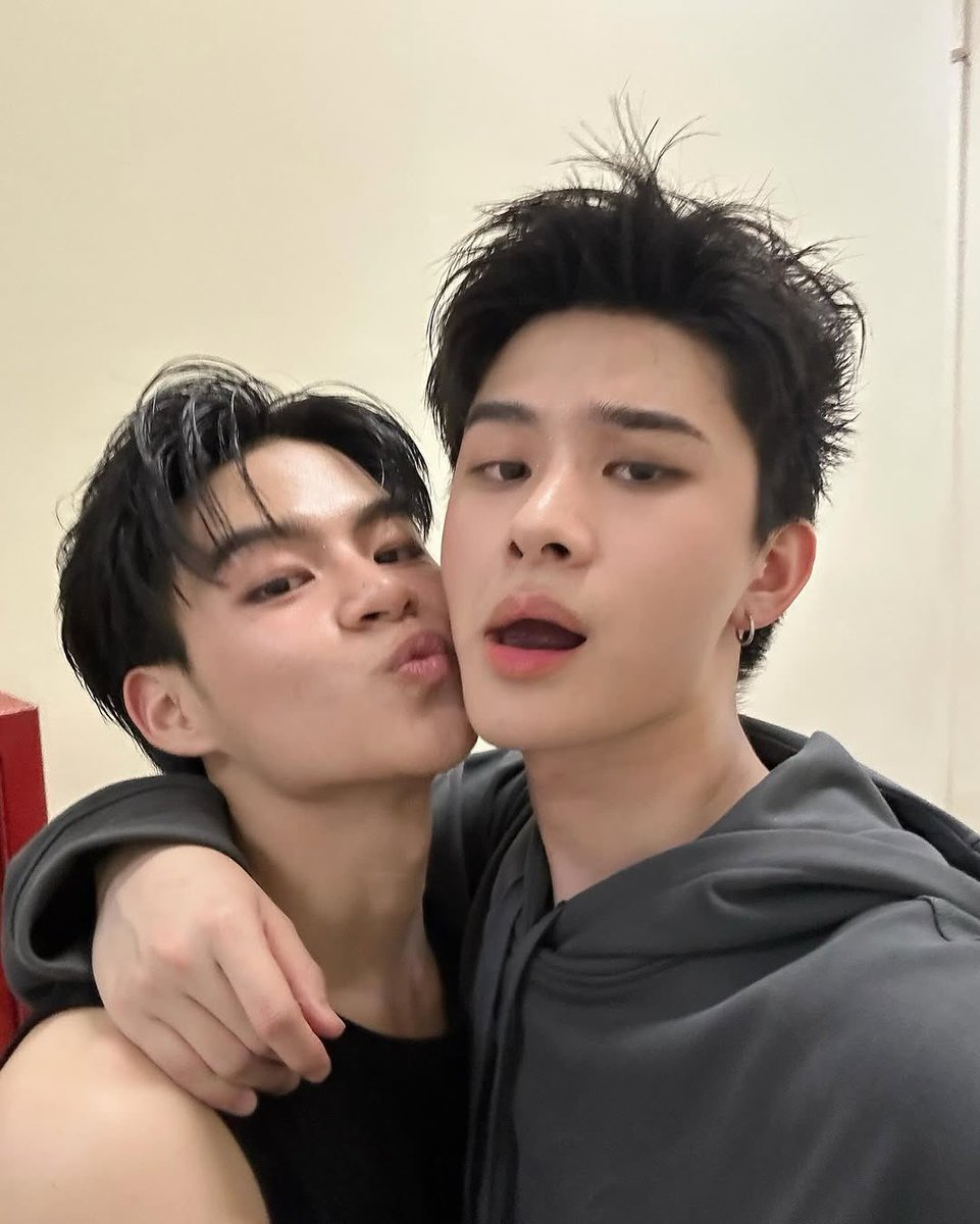 cutiedec24's tweet photo. น้องไทยพี่มาร์ค น่ารักจังเล้ยยยยย ㅜ-ㅜ หัวใจแตก🥺💘🫳🏻 https://t.co/0xsQ0SQdHA