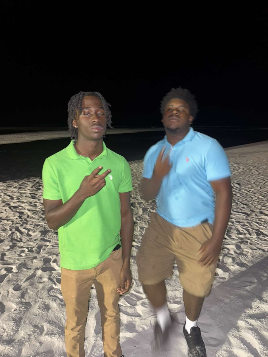 <a href="/ukanfwme/">Gravedigger da Realspil</a> had a great night on the beach tn.. 🌊🏄🏿