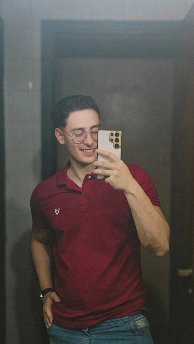 Tofidev's tweet image. #integracionzaza @mariana Hola patron, me llamo Ignacio, soy de argentina de la tierra del mate, tengo 23 años, soy desarrollador y amo hacer crossfit. Lo quiero mucho patron, me ayudo mucho con la universidad en esos momentos de estres. Gracias por estos ultimos 3 años.