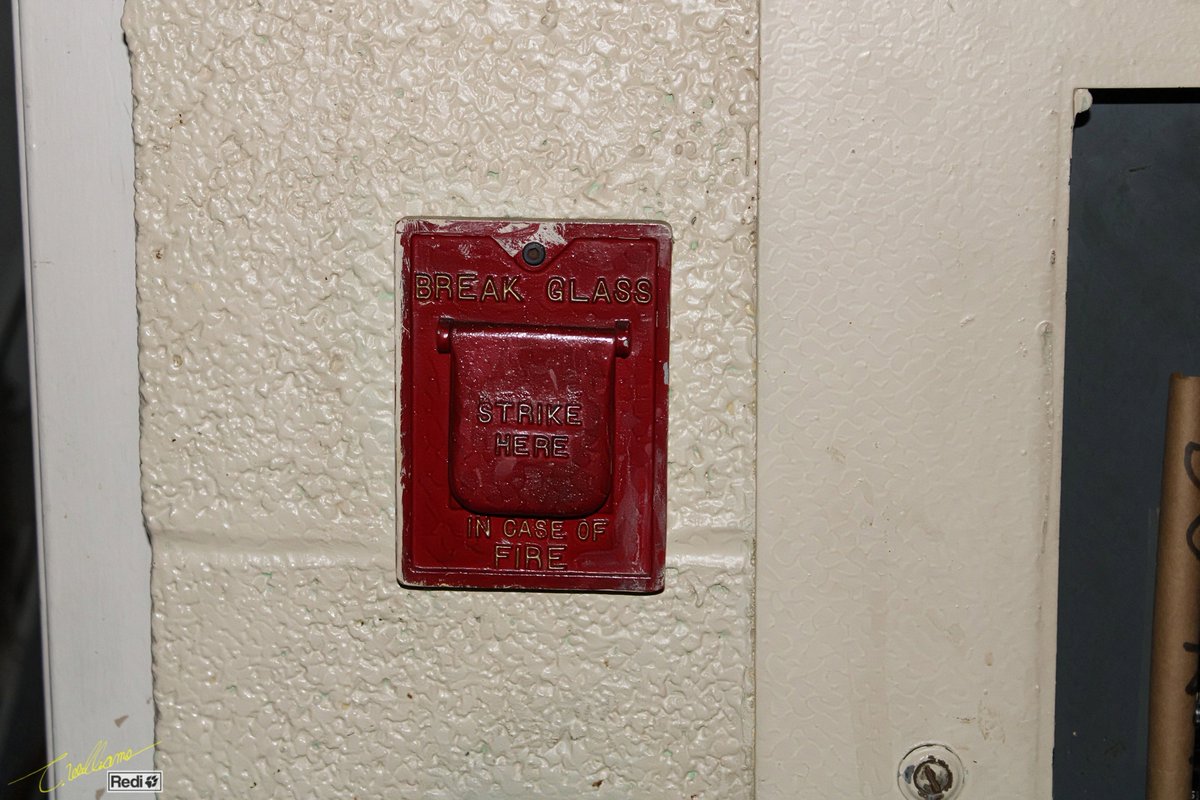 Blixt1000's tweet photo. A Michigan exclusive; 1950s National Time &amp; Signal fire alarms in a small building. 
Only 4 horns, 5 stations only by exits.
Coudn't get any simpler than that!
#firealarm #1950s #photography #Michigan https://t.co/At3B5pBJJo