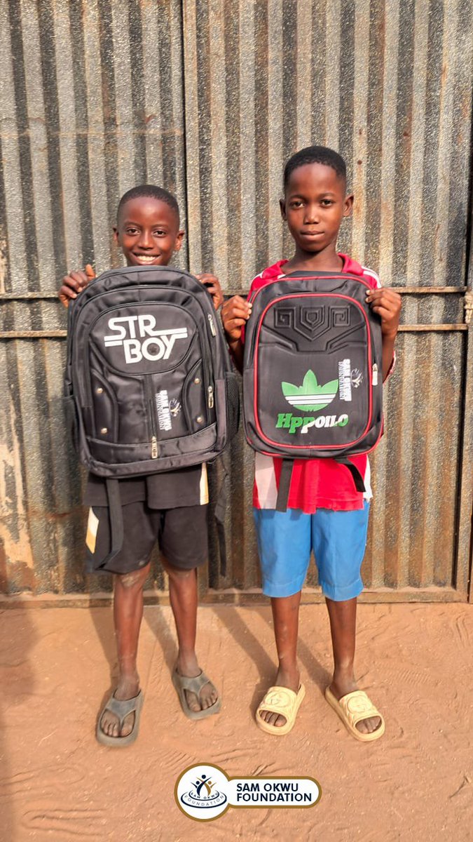 samokwufou's tweet photo. Sharing of school bags during the Ngor Okpala Annual Charity Outreach. The children were gifted school bags amongst other items. This event was sponsored by @samokwufou

#samokwufoundation #football #december #sports #girlchild #youthempowerment #NGO https://t.co/NSxYffyT99