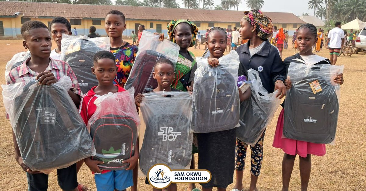 samokwufou's tweet photo. Sharing of school bags during the Ngor Okpala Annual Charity Outreach. The children were gifted school bags amongst other items. This event was sponsored by @samokwufou

#samokwufoundation #football #december #sports #girlchild #youthempowerment #NGO https://t.co/NSxYffyT99