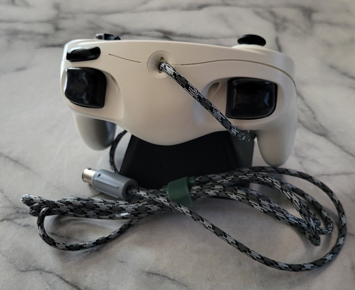 FishFRFX's tweet image. My best work for a friend in Mexico

Phob 2.0.5
Bald Buttons &amp;amp; Ergo Triggers by @selst0r 
Lubed Stickboxes+Triggers
Stabilized Buttons+Triggers
Tactile Z+Dpad
Cable plug by Gosre
Sticks by @QofDQ