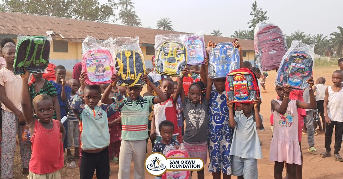 samokwufou's tweet photo. Sharing of school bags during the Ngor Okpala Annual Charity Outreach. The children were gifted school bags amongst other items. This event was sponsored by @samokwufou

#samokwufoundation #football #december #sports #girlchild #youthempowerment #NGO https://t.co/NSxYffyT99