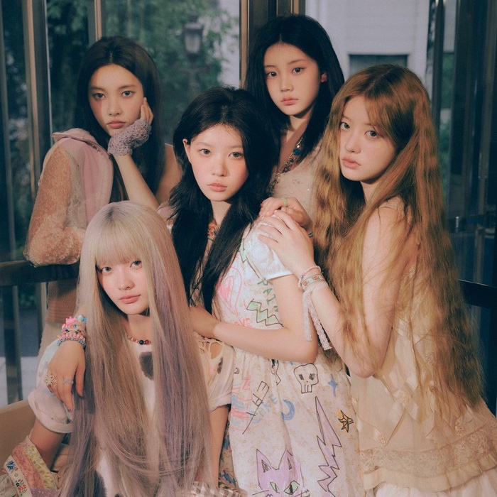 #iHeartAwards Best New K-Pop Artist Winner: ILLIT