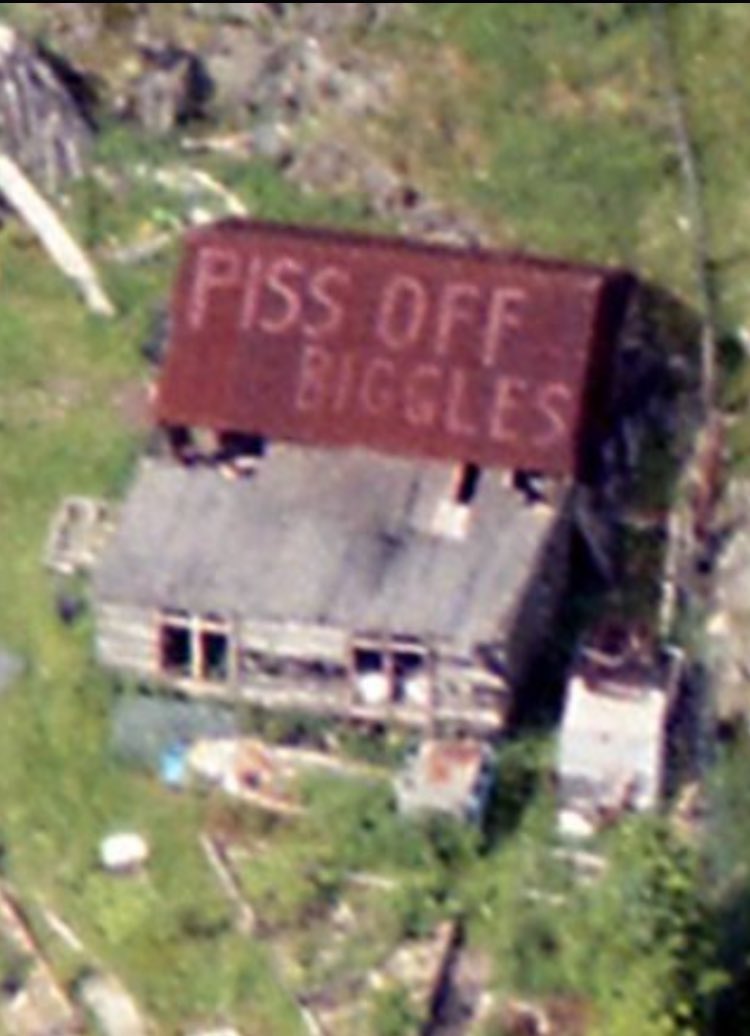 NickTheHorse's tweet photo. @sniffpetrol the angry welsh farmer actually wrote “piss off Biggles” on his farm roof. https://t.co/IDSDBn7M7i