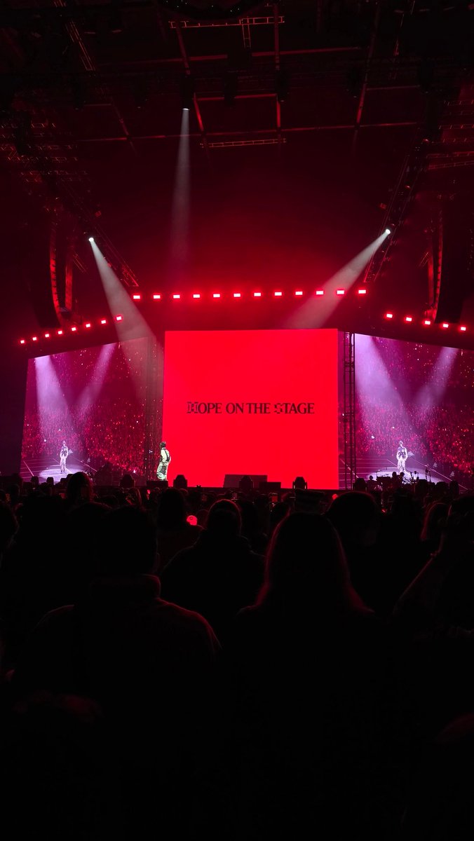 hope on the stage in pictures ❣️
 #HOPE_ON_THE_STAGE_TOUR_US #HOPE_ON_THE_STAGE_TOUR_CHICAGO