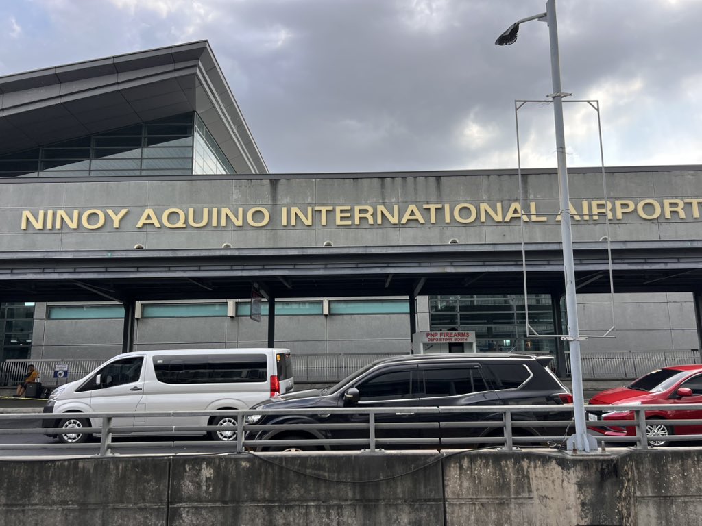 Farewell to #manila SQ919 on-time evening departure back to make it for work tomorrow 😁