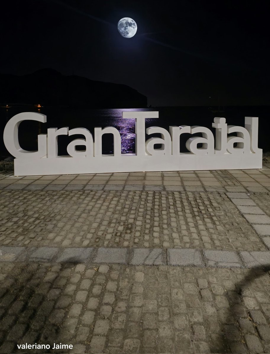 ¿Te perdiste esta  hermosa luna del domingo  ? 
Aquí les dejamos está impresionante fotografía del amigo  @valerianorodriguez

#grantarajal2025
#nochesdeluna
#playadegrantarajal 
<a href="/seguidores/">seguidores</a>
