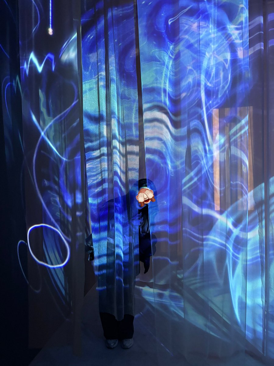 RawView👀

#peekaboo 
No it’s not a curtain design - swim through <a href="/ddpseoul/">동대문디자인플라자</a>