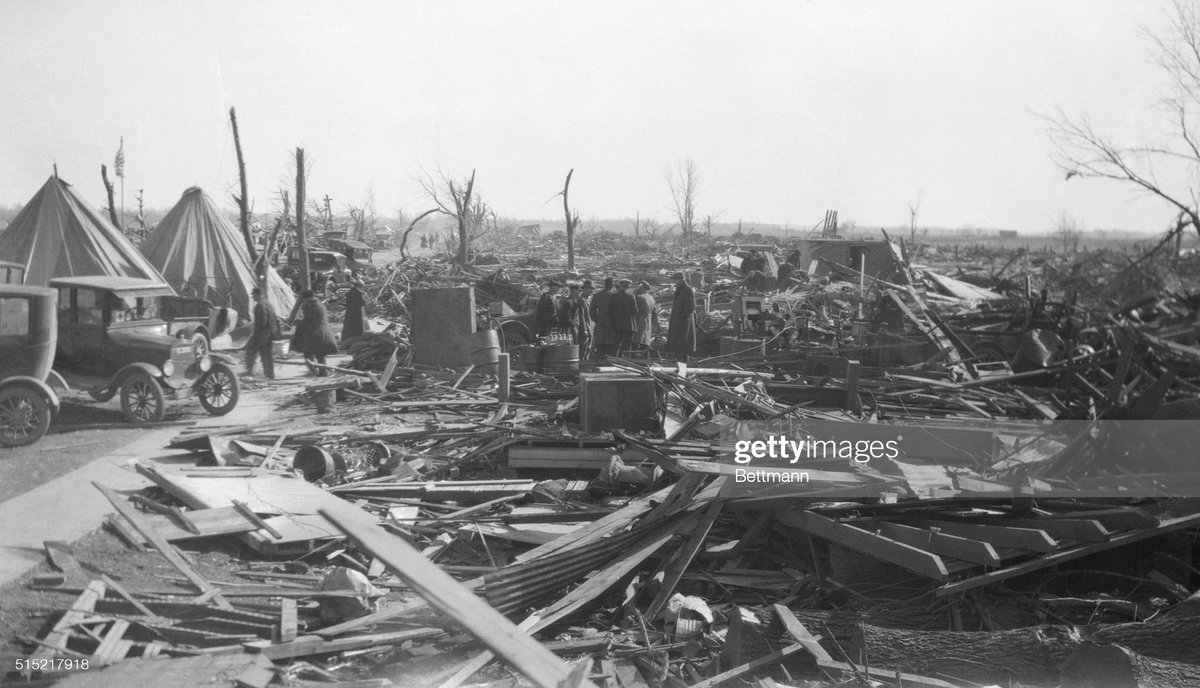 Sekai_WX's tweet image. 100 years ago today, the single worst tornado in American History occurred.
It was a mile-wide black mass, ripping across the countryside at 60 miles per
hour.
Boasting an unusually wide core of EF4+ damage, it slaughtered town after town in southern MO, IL, and IN with…