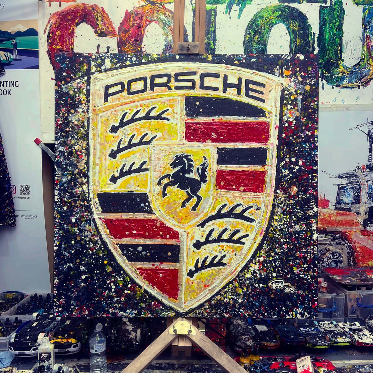 Popbangcolour's tweet image. I think the @Porsche crest #Paintwithcars artwork painted &amp;amp; created Porsche Centre Reading is now finished 🚗🎨👀

Watcha think to it? 
#Porsche #Popbangcolour