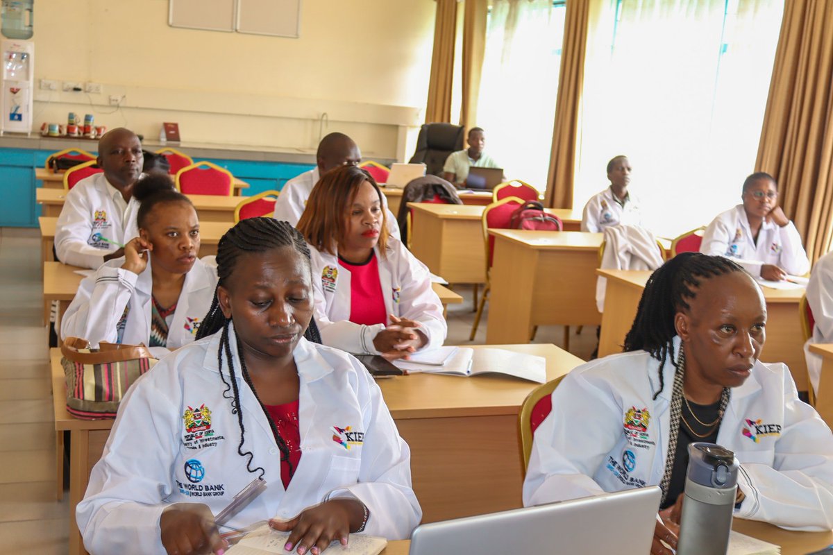 kirdi_kenya's tweet photo. Day 2 of the KIRDI-KIEP Technology Incubation Training Programme Nairobi Cohort V is underway, with beneficiaries engaging in insightful sessions to enhance their innovations. Stay tuned for more updates
#KIRDI #TechnologyIncubation @Kiep250plus @MITIKenya https://t.co/4hlhy9Vc4O