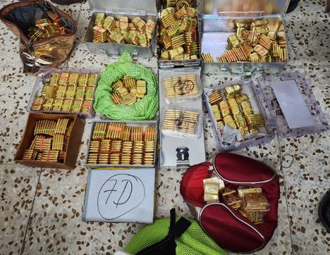 cbic_india's tweet photo. In a major blow to cross-border smuggling networks, DRI, in a joint operation with Gujarat ATS, has recovered 87.92 kg of gold bars worth ₹80 crores from a residential flat at Ahmedabad, Gujarat on 17.03.2025. The search also uncovered 11 luxury watches, 19.66 kg of studded gold jewellery, and ₹1.37 crores cash. #DRIATWORK 

For more please read👇

https://t.co/quT5FTJVhC