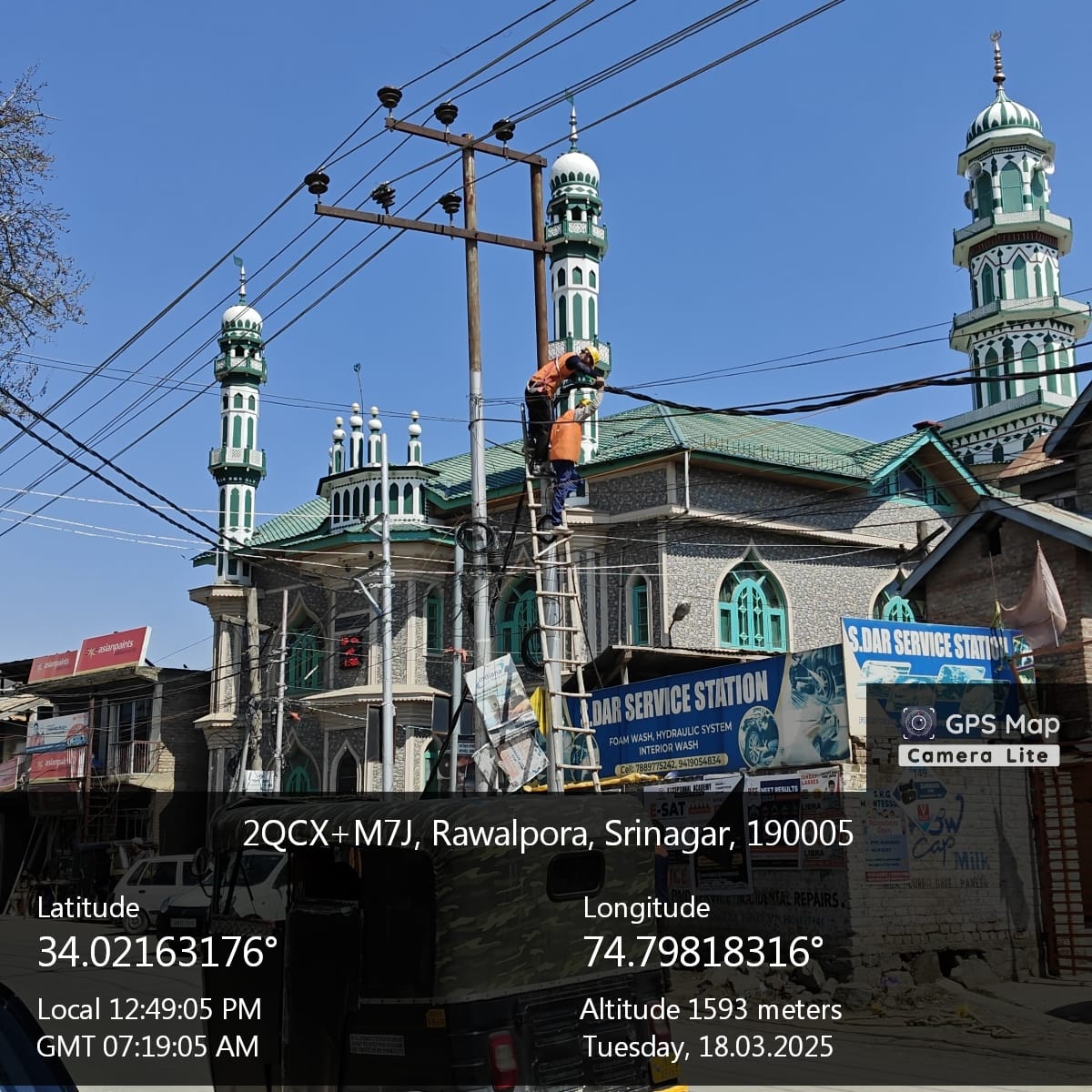 kpdcloffice's tweet photo. RDSS: Paving the Way for Progress! #InfrastructureUpgradation"
Cable stringing work in progress on various feeders of #ED📍IInd Rajbagh under the Centre's premier loss reduction scheme of #RDSS
@diprjk @OfficeOfLGJandK @GreaterKashmir @RisingKashmir https://t.co/yqClIVYZtZ