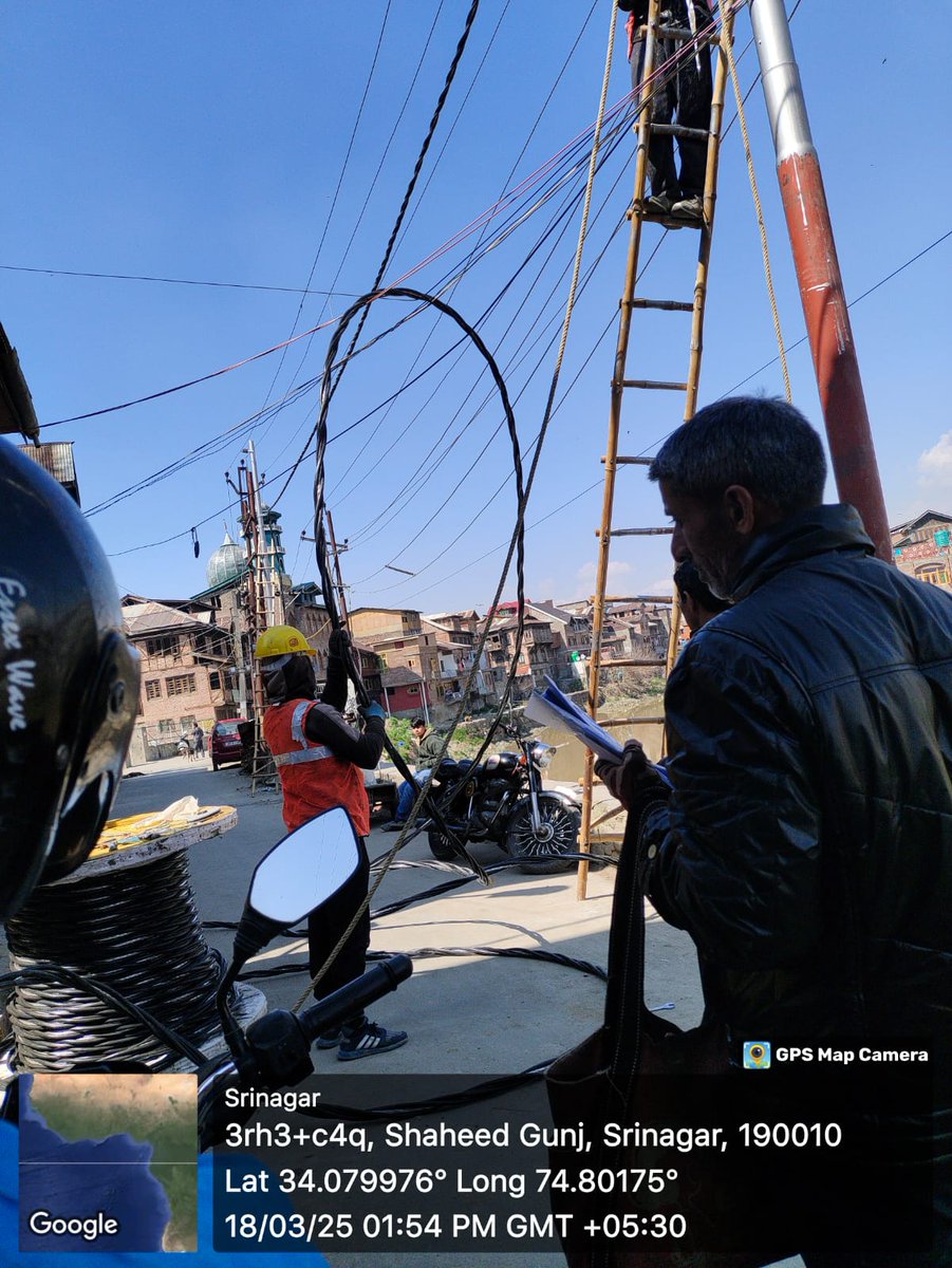 kpdcloffice's tweet photo. RDSS: Paving the Way for Progress! #InfrastructureUpgradation"
Cable stringing work in progress on various feeders of #ED📍IInd Rajbagh under the Centre's premier loss reduction scheme of #RDSS
@diprjk @OfficeOfLGJandK @GreaterKashmir @RisingKashmir https://t.co/yqClIVYZtZ