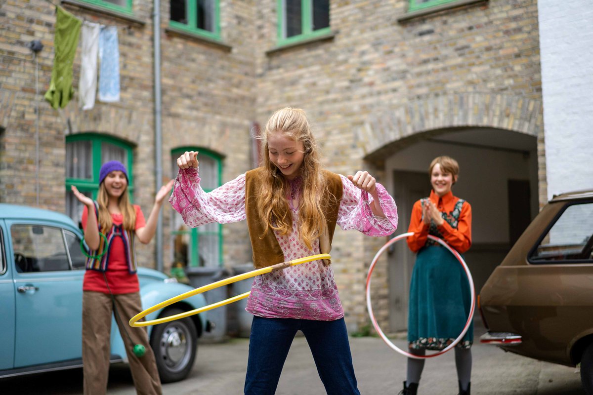 To weekender i maj åbner <a href="/Den_Gamle_By/">Den Gamle By</a> dørene for trængte børnefamilier, udvalgt af <a href="/danskrodekors/">Røde Kors</a> og 
<a href="/Moedrehjaelpen/">Mødrehjælpen</a>. Weekenderne er en del af ‘Kulturelle Familiedage’, arrangeret af Barndrømmen, som skaber kulturoplevelser for børn, der lever i relativ fattigdom.