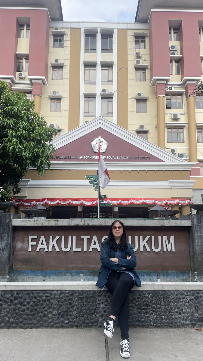 apayainituhapa's tweet photo. Segala usaha yang telah kalian kerahkan untuk menjadi bagian dari mahasiswa/i FH UB di bumi brawijaya ini harus dirayakan.
SELAMAT DATANG ADIK ADIK MABA #fhub #FHUB 2025!!!
untuk yang belum, jangan pernah menyerah karena masih ada kesempatan di jalur selanjutnya. https://t.co/Qayj46UOUV