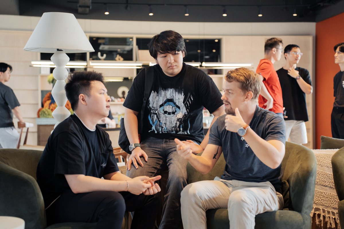 Candid conversations flowing at our AMA with <a href="/primitivecrypto/">Primitive Ventures</a>  on 'GTM in Asia' with <a href="/ManoppoMarco/">Marco Manoppo</a> 

Under Chatham House rules, founders are asking the questions they've always wanted answered - and nothing's off limits. The spicier the question, the better the insight!

Huge