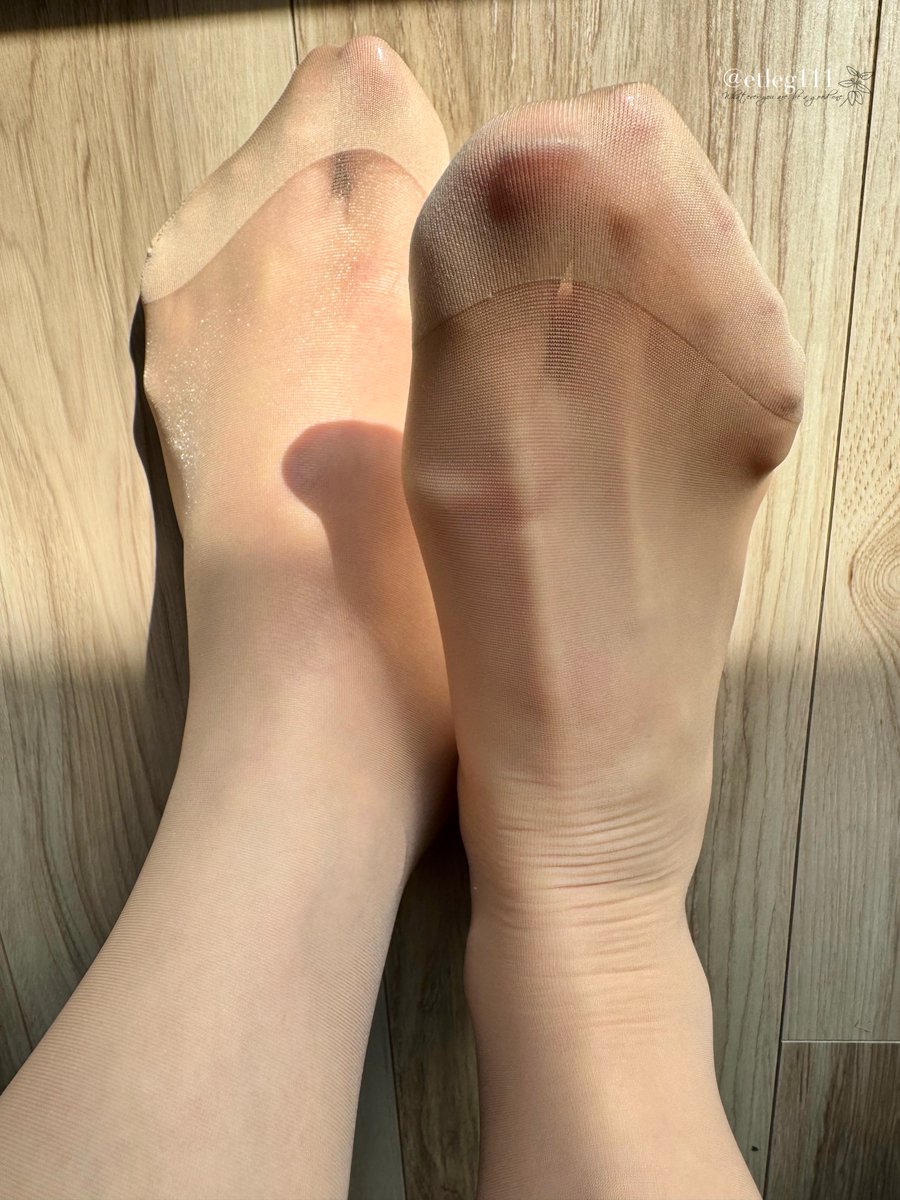 おつかれさまです✨
今週は飛び石連休のため、早目にお仕事を終えて、お家のことを🏠
お掃除の合間にiPhoneで4K撮影📸
ベージュのストッキングで💖 https://t.co/u7AakFzlNC