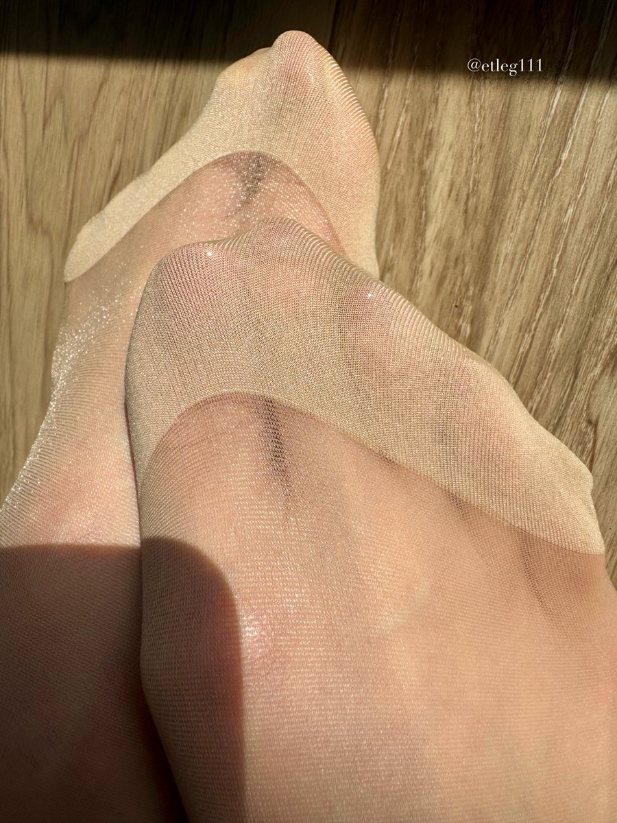 おつかれさまです✨
今週は飛び石連休のため、早目にお仕事を終えて、お家のことを🏠
お掃除の合間にiPhoneで4K撮影📸
ベージュのストッキングで💖 https://t.co/u7AakFzlNC