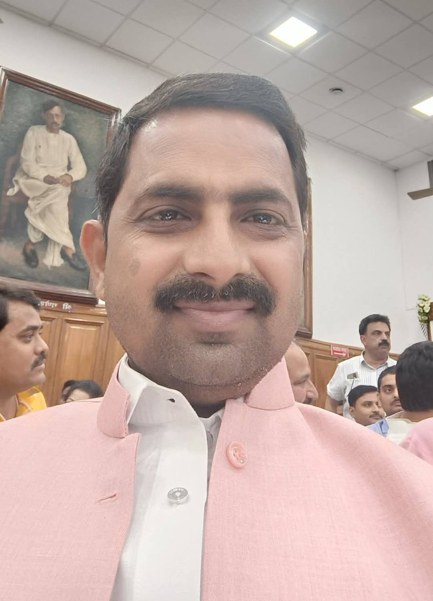 JitendrasMLC's tweet photo. प्रमुख सचिव विधान परिषद डॉ राजेश सिंहजी द्वारा प्रेषित,बांदा कृषि एवं प्रौद्योगिक विश्व विद्यालय, में नामित सदस्य मनोनयन पर सभापति विधान परिषद आदरणीय श्री मानवेंद्र सिंह जी एवं सरकार के प्रति आभार व्यक्त कर रहा हूं l सरकार की योजनाओं से किसानों को लाभ दिलाने का प्रयास करूंगा https://t.co/eIvrlCbVmv