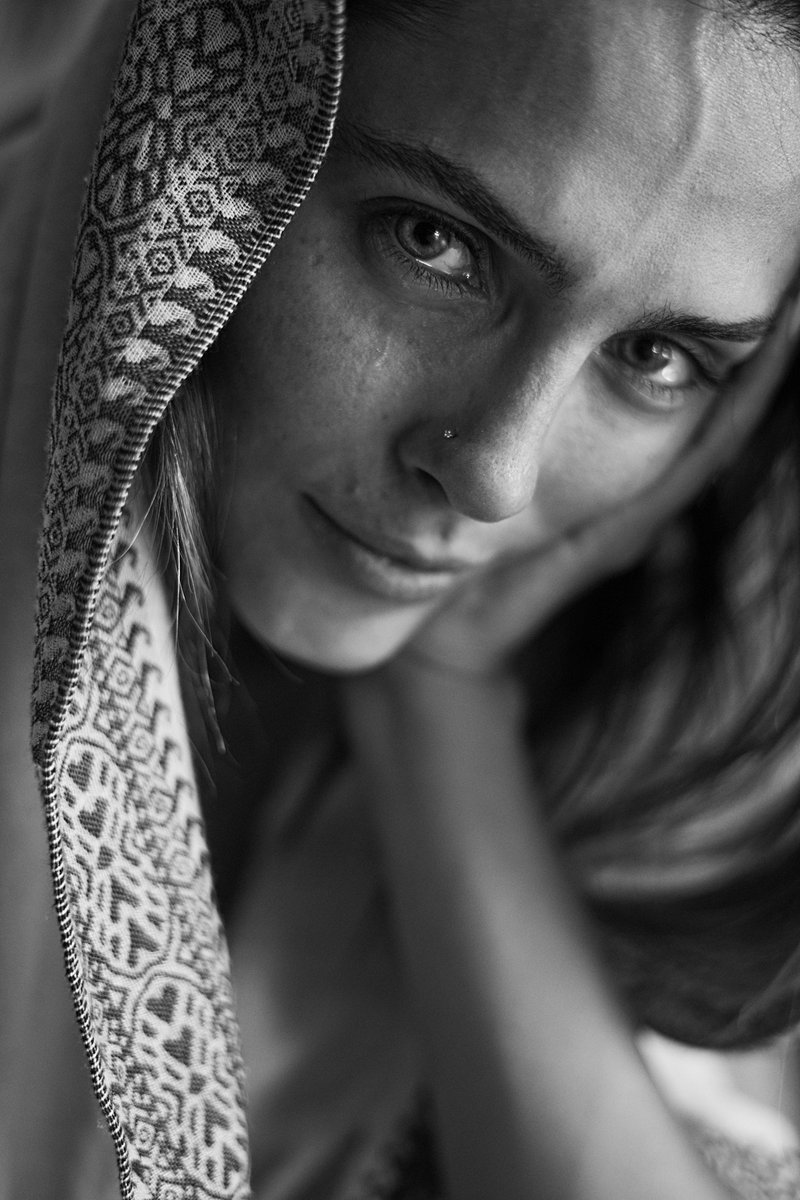 SeedPhoto's tweet image. ⚫️⚪️ Black and white photography focuses on contrast, texture, and composition to create timeless and expressive images. By removing color, it emphasizes light, shadow, and form to enhance mood and storytelling. Used in fine art, portraiture, and documentary photography, it…