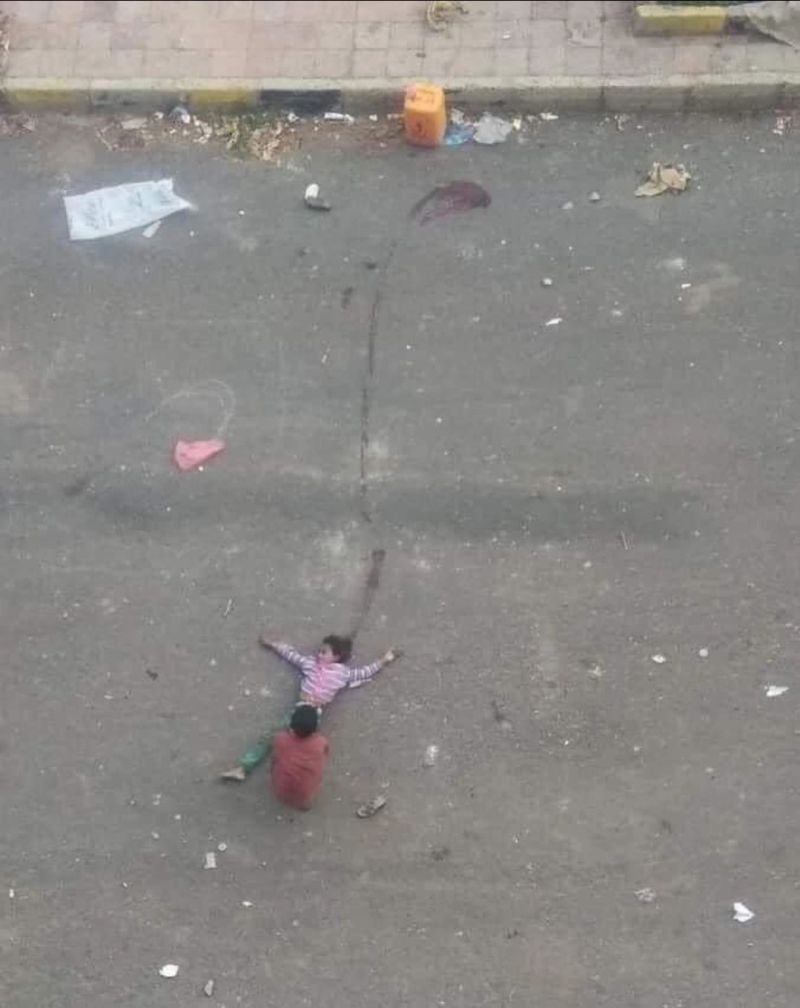 Kardeşiyle birlikte evine su taşırken, keskin nişancı kurşunuyla başından vurulan Rüveyda

Daha çocuktu, masumdu. Hangi dünya dengesini bozmuş olabilir. 

Masum bir çocuğun korkusuzca gülümseyebildiği bir  dünya düzeni kuramadık. Kahrolsun ABD.

#Yemen de çocuklar katlediliyor.