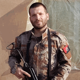 Today we remember Lourenzo Orsetti also known as Orso (Bear in Italian) and Tekoşer Piling. He was an Italian anarcho-communist and antifascist from Florence who fought with the SDF in Rojava.
In the last days of the war he lost his life in Al Baghouz against Daesh. 
Unforgotten!