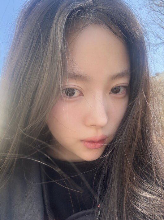 xiytong's tweet photo. Sun-kissed and lost in thought. https://t.co/CjXm0o8JTC