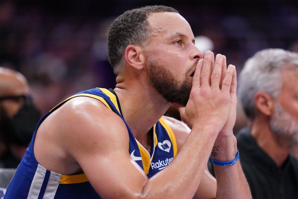 automaticnba's tweet photo. The Warriors tonight are the first team in NBA or WNBA history with...

- under 25% from three (on 30+ 3pa)
- under 60% from the line (on 25+ fta)
- 20+ turnovers

...all in the same game.