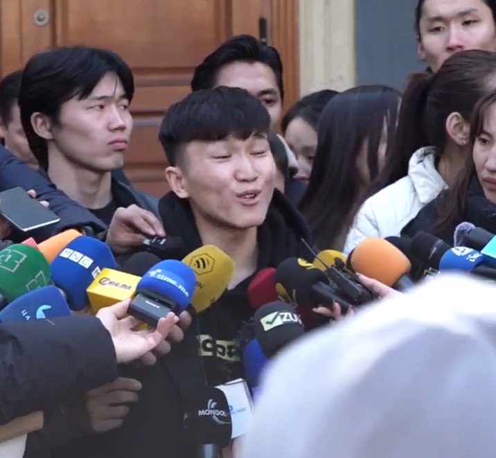 Энэ бацаан их эвгүй гар даа мэдэх нь мэдэн дээ 🤣🤣🤣