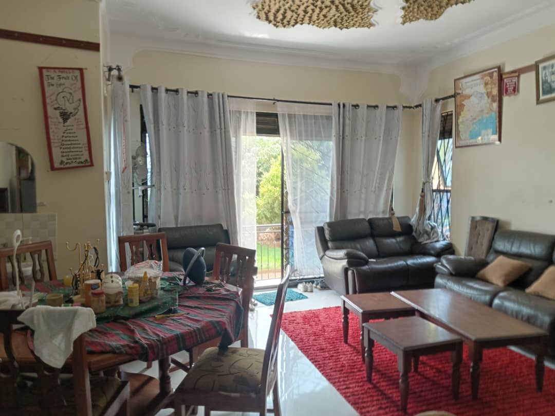 KMT_properties's tweet photo. Beautiful ❤️ home 🏠 up 4 sale
Location #Seeta_Along Namugongo rd (Bajjo village)
👉 very nice & developed neighborhood
👉Has#3bedrooms#2bathrooms
Plot measuring #12decimals(50*100fts) titled
At only #230m ugx
+256786396665 https://t.co/v9l5SPnAuE