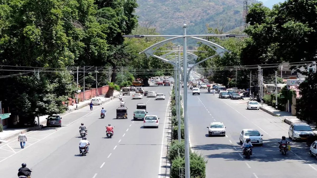 SunilSh27939946's tweet image. Improved roads = Empowered borders.J&amp;amp;K govt invests ₹37.91 Cr via NABARD, ₹9.72 Cr UT Capex for Karnah roads. PMGSY-IV to ensure all-weather access. 
#BorderDevelopment 
#JammuAndKashmir 
#PMGSY #NABARD 
#BadaltaKashmir 
#InfrastructureGrowth 
#FreeRationKits