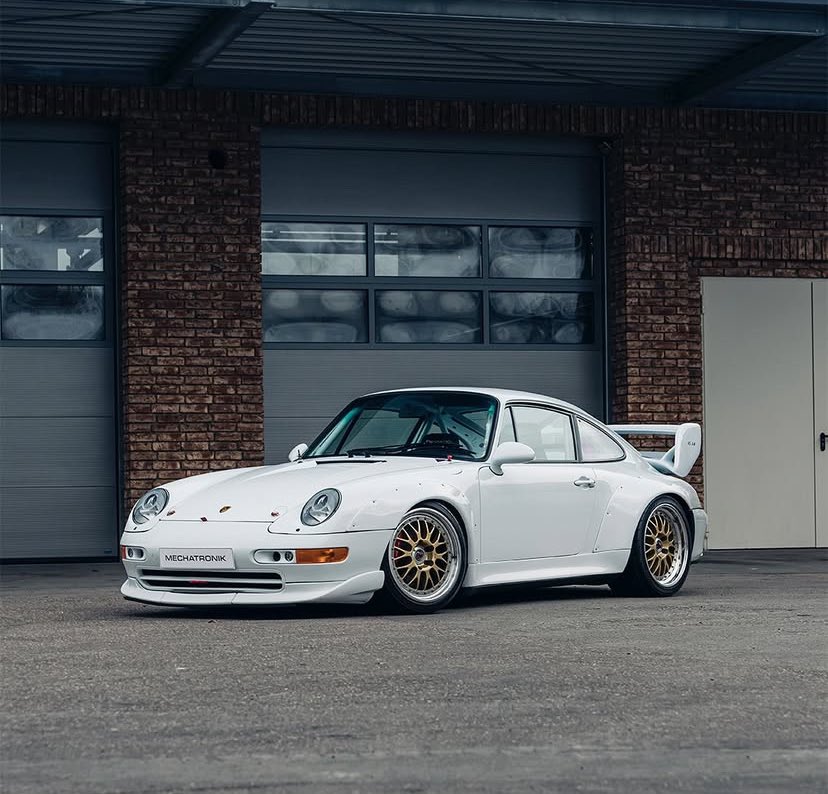 Jordan92338366's tweet photo. 993 Cup RSR one of the rarest Porsche’s ever made 1 of 45 🤍🔥 https://t.co/ebD4GSToAZ