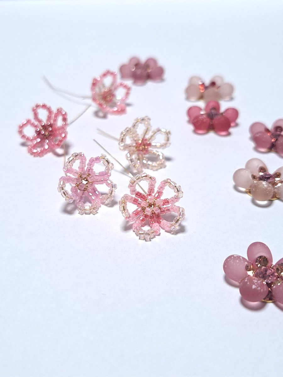 mayu_amaoto's tweet photo. 桜のピンクってなんてかわいらしいんだろう…
そんな気持ちが感じられる桜アクセサリーを作りたくて
ビーズやアクリルパーツで桜の花の制作に挑戦中！

#桜色アクセサリー
#ハンドメイドアクセサリー https://t.co/sMnqC6dZTU