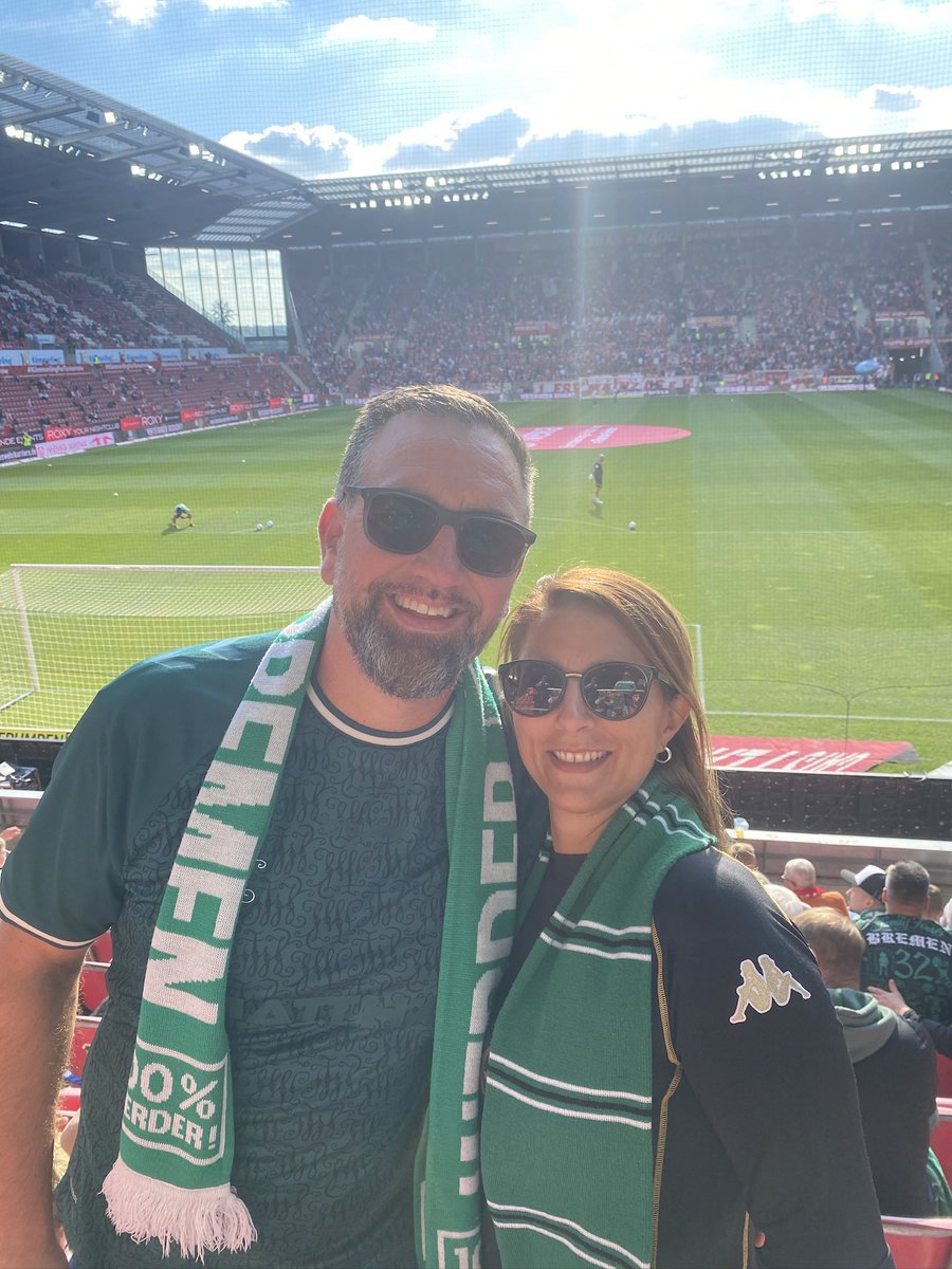 Chris_LLGW's tweet photo. @WorumPodcast Ich würds auch nehmen 💚🤍 https://t.co/f9qi0DhRCt
